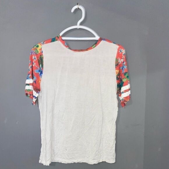 Rainbow branded “Boss” floral striped tee 2/$10 🌸 - Picture 2 of 2